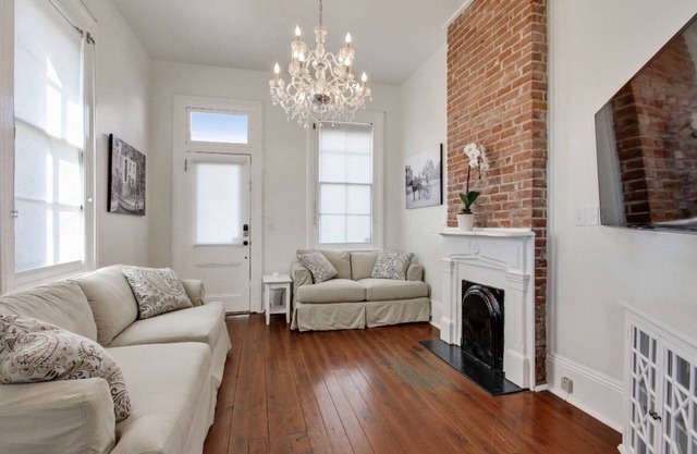 Charming Home w/Jacuzzi/Near Attractions