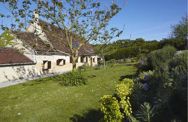Charming house in the heart of the Perche region, set in very quiet, unspoilt surroundings.