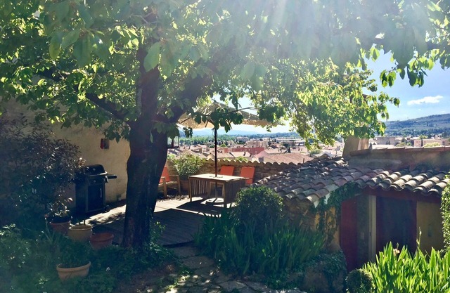 Charming house at the top of the old village of Nyons