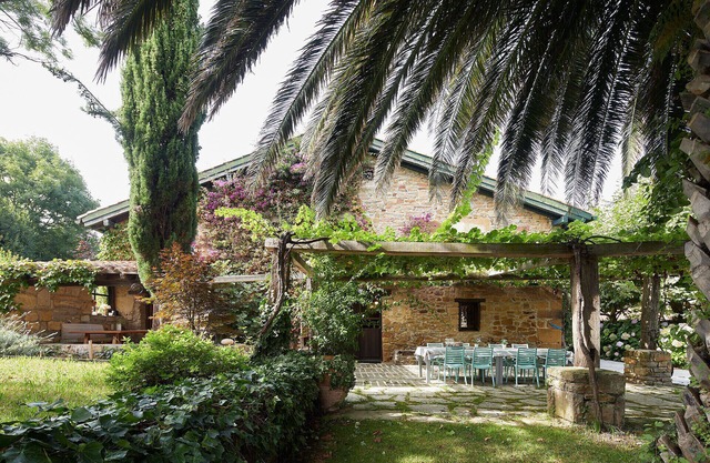 CHARMING HOUSE IN AN UNSURPASSED ENVIRONMENT