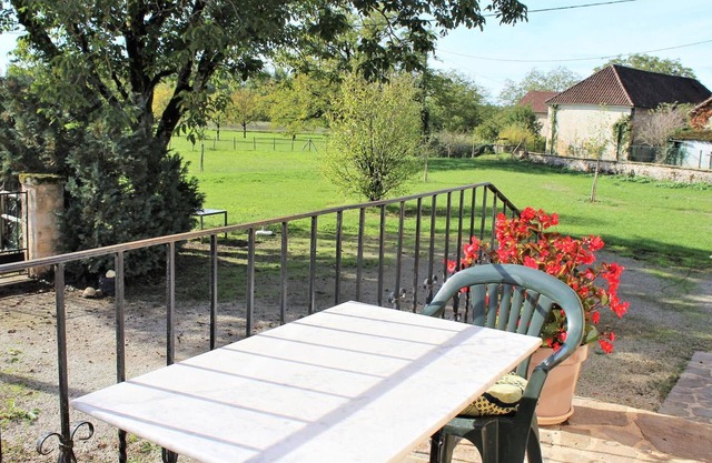 Charming House in Perigord: Enclosed Garden, Fireplace, Nearby Rivers, Baby Essentials, Pet-Friendly