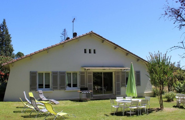 Charming House with Garden near Périgueux – Wifi, Parking, Baby Equipment