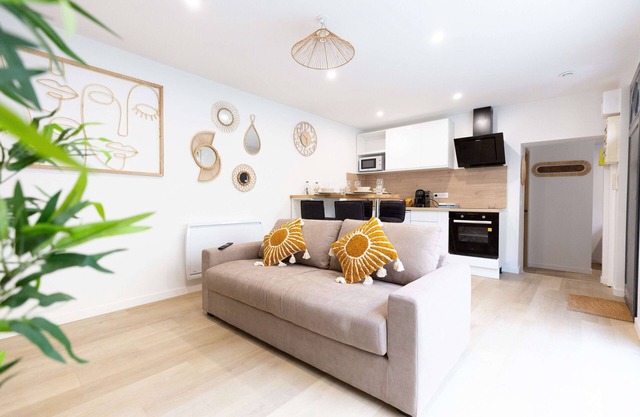 Charming house with terrace and garden in town