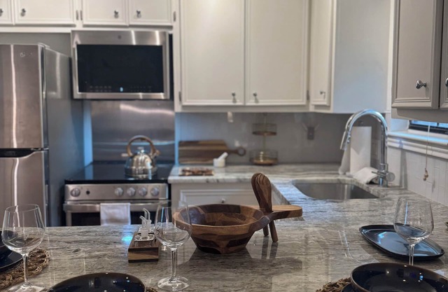 Charming Hyde Park Oasis