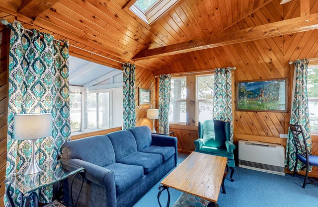 Charming Lakefront Cottage with Screened Porch, Firepit, Canoe & WiFi - 1 Dog OK