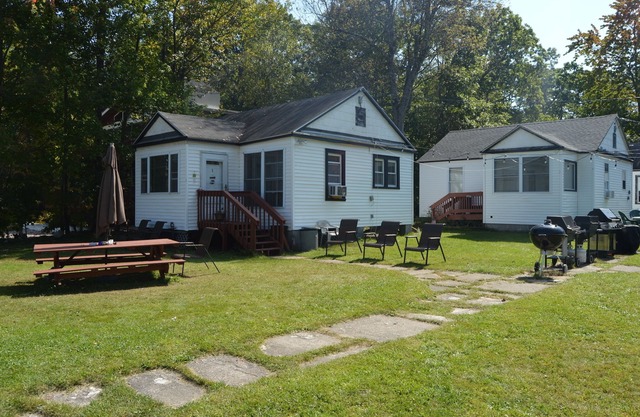Charming Lakefront Cottage On Masten lake