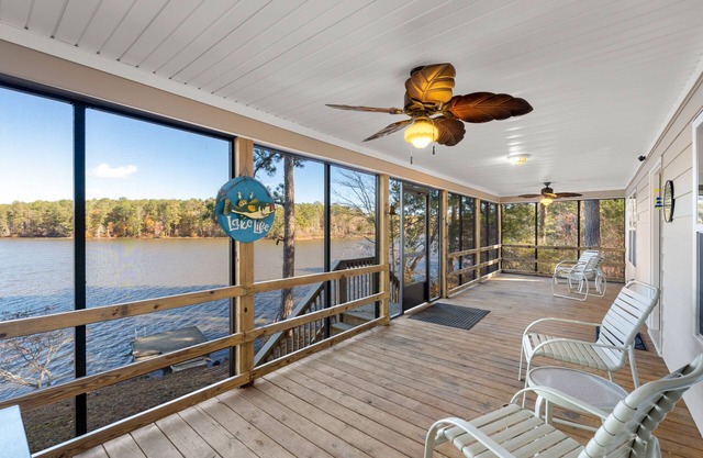 Charming Lakefront secluded Cabin directly located on quiet 750 acre lake