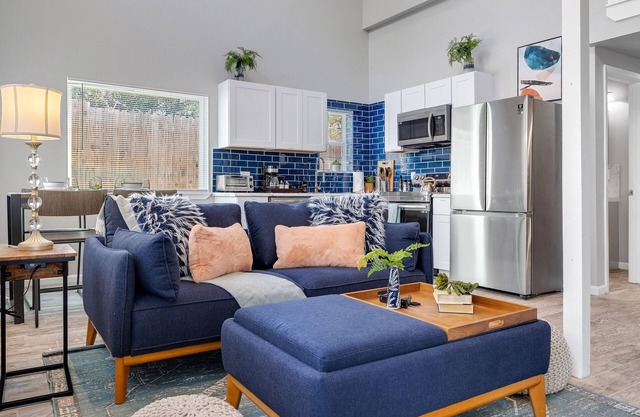 Charming Loft in the Heart of Fort Worth - Steps to Starbucks, Shopping & More!