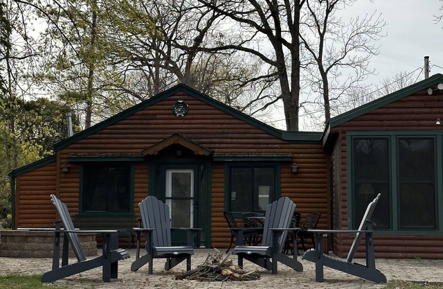 Charming Log Cabin on a private spring fed lake