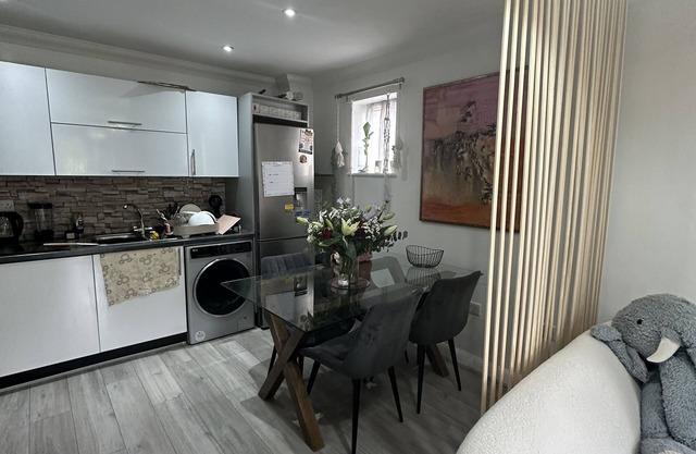 Charming Mi Casa Es Tu Casa 2-Bed in Dagenham