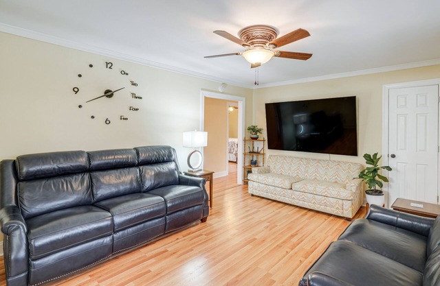 Charming Milton Home w/Porch - 5 Mi to VIR!