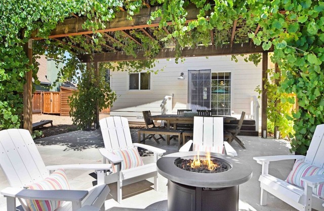 Charming Newcomb Cottage Downtown Sonoma