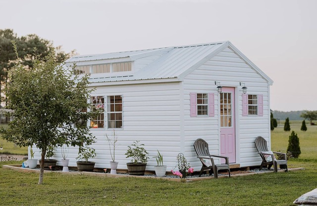 Charming off grid cottage near sports at the beach and local oceans