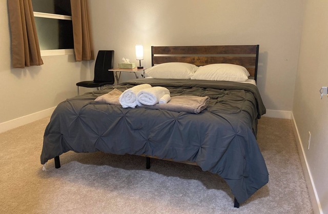 Charming private bedroom only/shared bathroom in LA