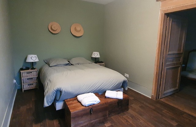 Charming Renovated Apartment Near Verdun for 2 with Modern Amenities