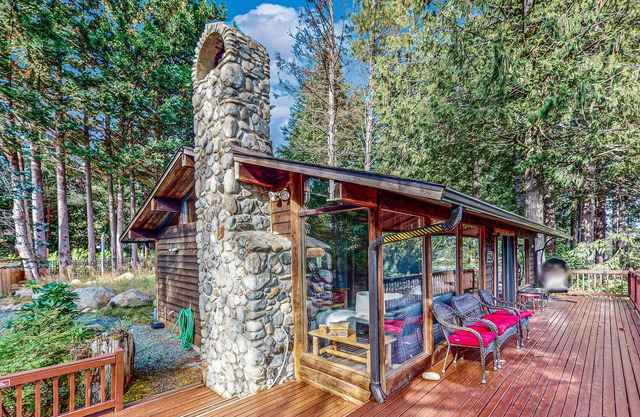 Charming riverfront cabin with hot tub, deck, mountain views and W/D