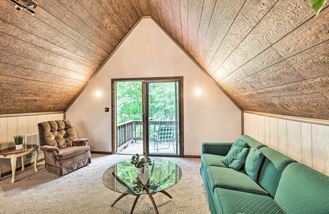 Charming Roan Mtn Cabin Across from Creek!