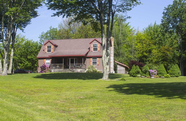 Charming, Roomy, Art-filled House Surrounded by Mountain Views/Natural Beauty