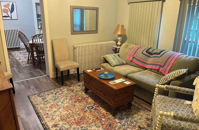 Charming single-bedroom apartment with AC, Very Fast WiFi in beautiful Houlton