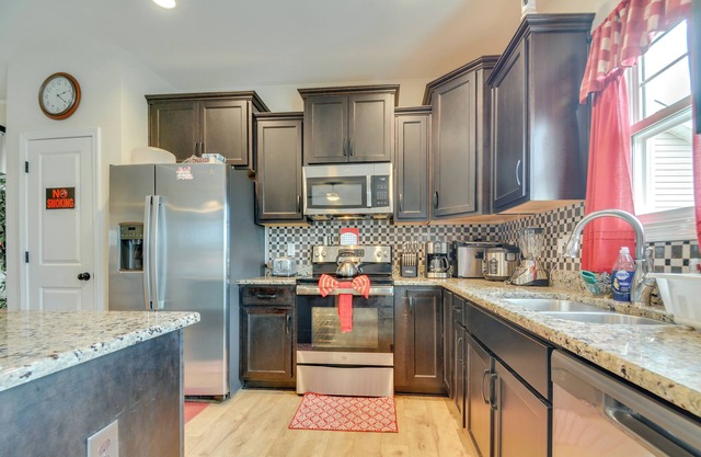Charming Smithfield Home ~ 28 Mi to Raleigh!