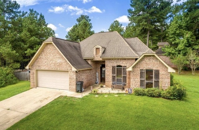Charming Southern Hideaway /nPet Friendly Subdivision