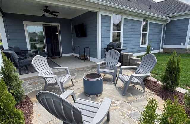 Charming, spacious, 2-bedroom townhome just 15 minutes from Louisville!