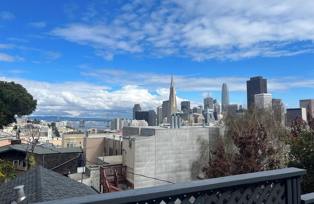 Charming Studio Sleeps 2 On the Park on Top of Hill, SweepingViews of the City