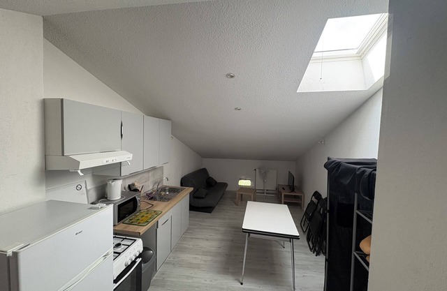 Charming t2 attic in the center of tallard