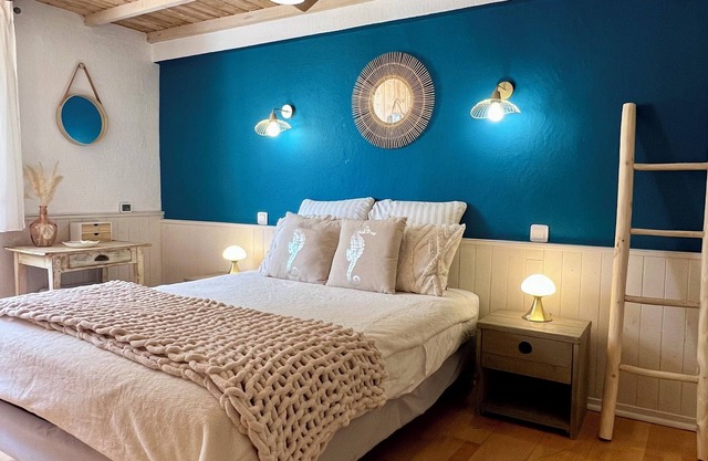 Charming T3, 2 bedrooms and terrace near beaches-port-shops, wifi