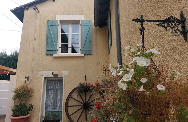 Charming two bedroom gite with beautiful gardens