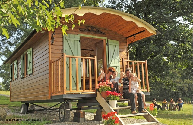 "Charming" Venetian caravan in Creuse on an estate with castle and pond