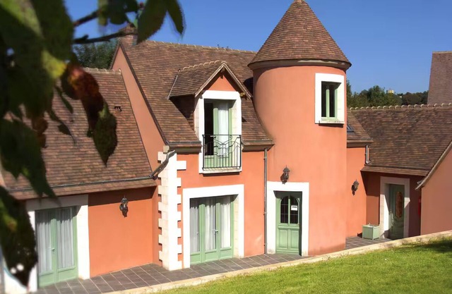 Charming villa for 9 people, facing the Bellême Golf Course – Nature & Comfort