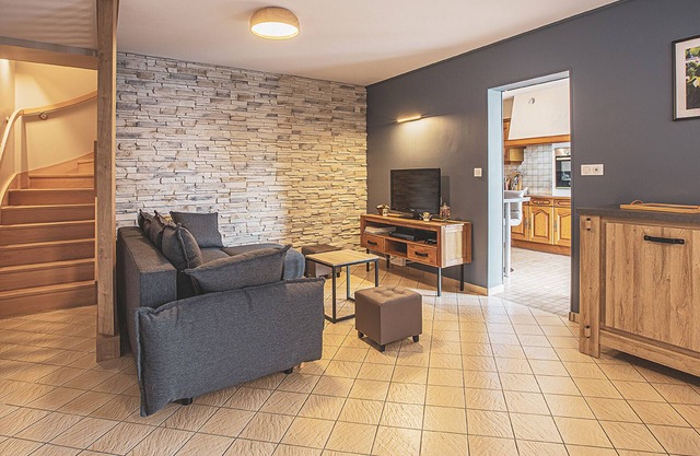 Charming Vineyard House, Near Castles & Zoo, Baby-Friendly, Modern Amenities, Terrace, Internet