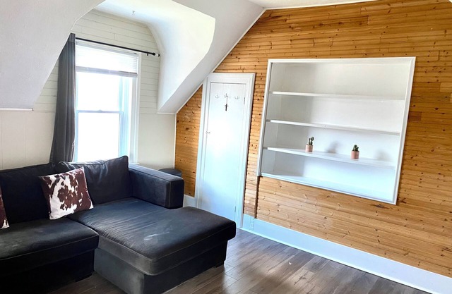 Charming Waterfront Loft + NearShops+Scenic