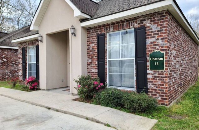 Chateau 13, spacious townhouse in Tickfaw, LA