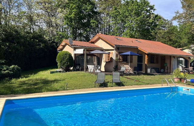 Cheerful 3 bedroom Villa with Pool (Pet Friendly!)