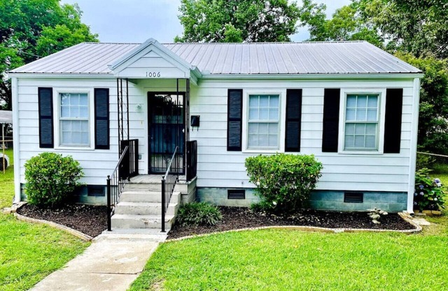 ★ Cheerful Home Close to everything in Gadsden. ★