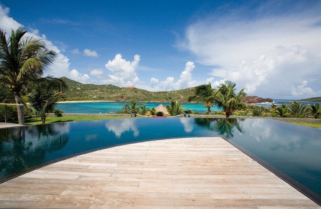 Chef included by Fantasia Villas: Villa Silver Rainbow