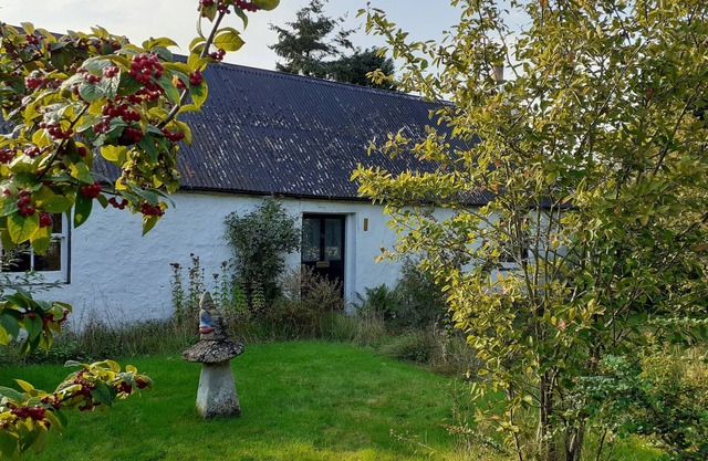 "Chelona" period listed property with hot tub and pet friendly