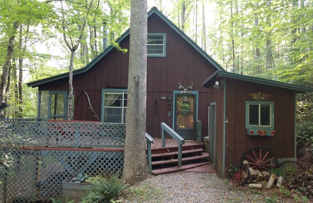 Chestnut Mountain Rustic Cabin Retreat