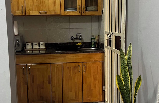 Chic 1-bedroom apartment with fitness room and AC in vibrant Kampala
