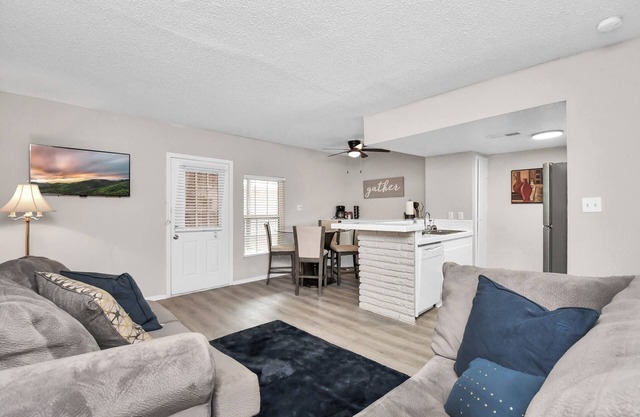 Chic 1-bedroom with WiFi and Washer/Dryer in superb Heights