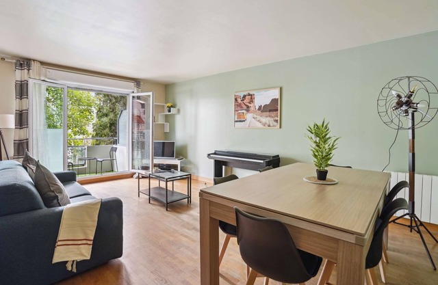 Chic apart with terrace and parking