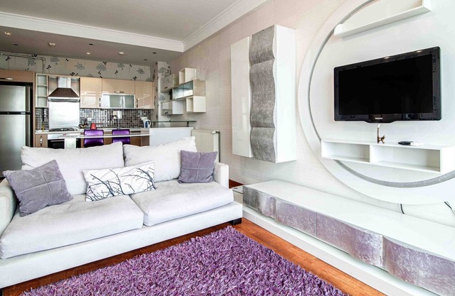Chic Flat with Kucukcekmece Lake View and Balcony