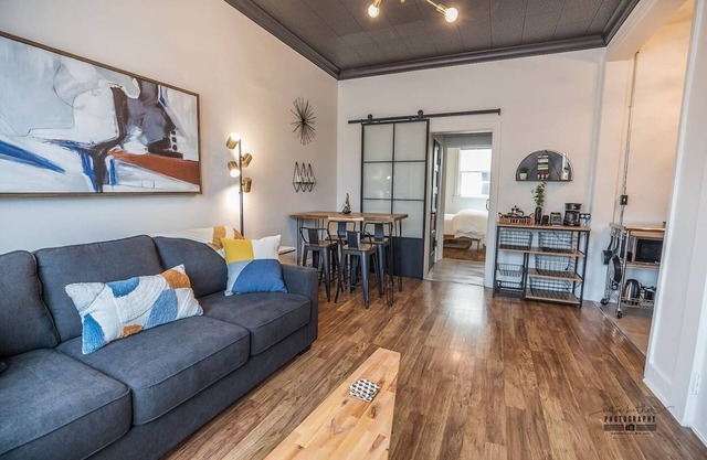 Chic Getaway Downtown Hub Luxe Linens Near Transit