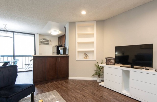 Chic Junior 1-Bedroom with Balcony & Pool in Fabulous West Hollywood