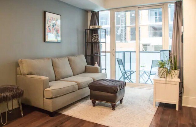 Chic & Spacious Studio in Fashion District!