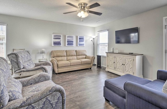Chic Springdale Abode w/ Community Amenities