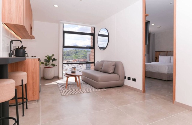 Chill & Create - Cowork + Jacuzzi in 1BR Apt