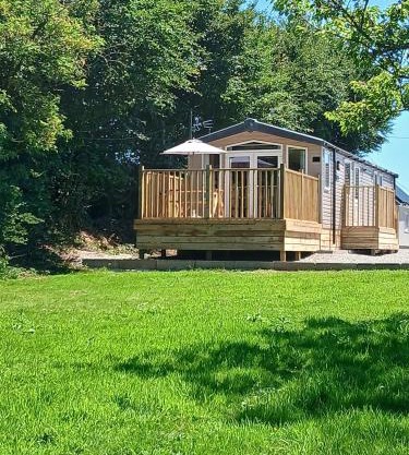 Cholwell 3-Bed Lodge - Sleeps 6 - Pet Friendly